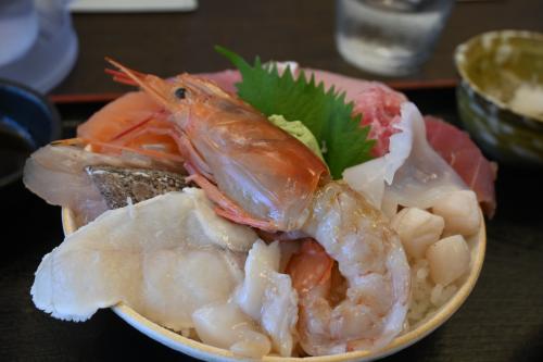 お昼のみ営業時間している『海鮮かわさき』の海鮮丼定食