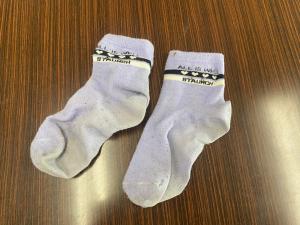 R7西宮津プール忘れ物　靴下(紫)