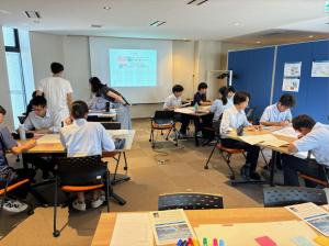 高校生たちがワークショップをする様子