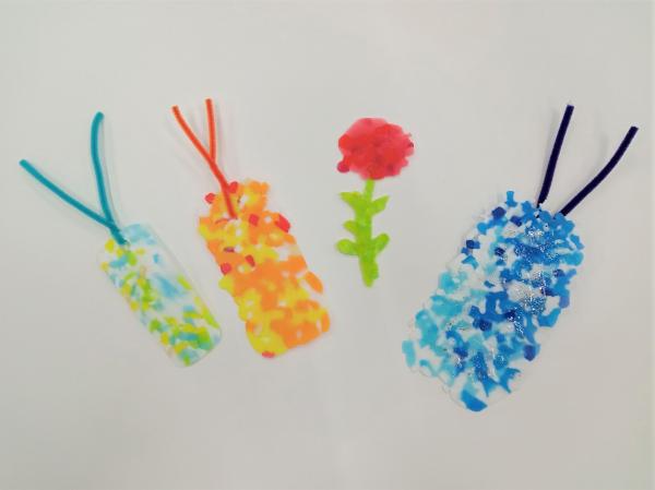 ペットボトルのキャップで作ったしおり　写真