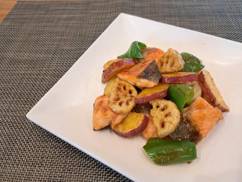 広報10 月号掲載 鮭とレンコンの甘酢炒め