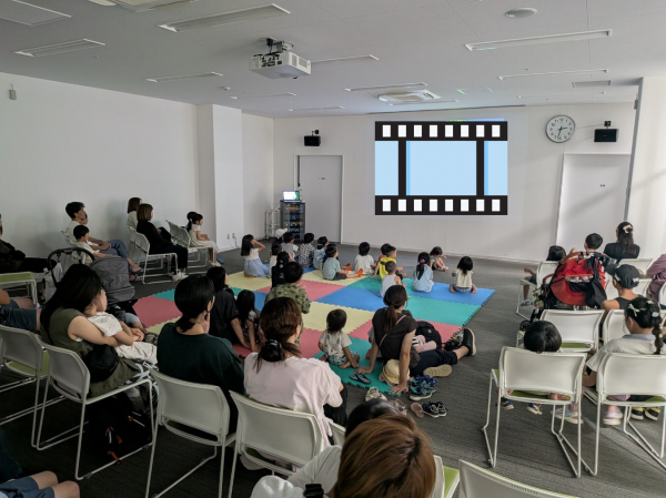 としょかん映画会