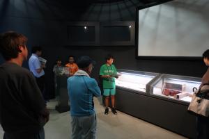 展示解説の様子②