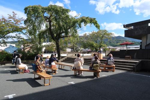 市庁舎茶道体験の様子