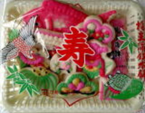 鯛や松竹梅などを形づくった細工かまぼこ「くずし」