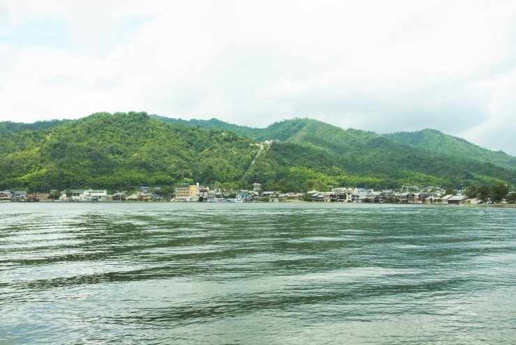 海から見る神社