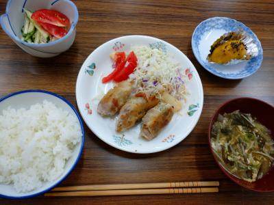 とろろ昆布のみそ汁、山芋と人参の肉巻き、トマトの白和え、かぼちゃのスイートポテト風