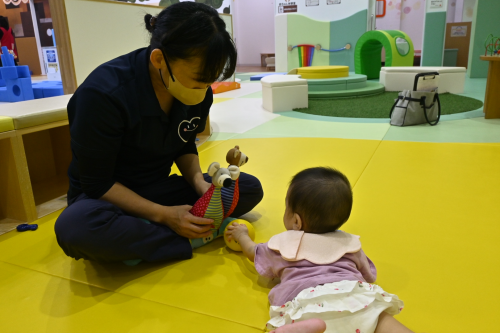 センター長の山口さんと『にっこりあ』に通うお子さん