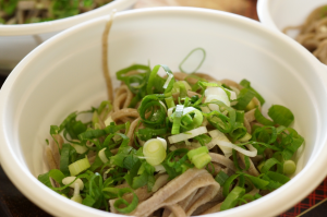 せんごく営農組合の方々が刈り取った蕎麦の実で作った蕎麦