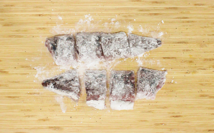 片栗粉をまぶす