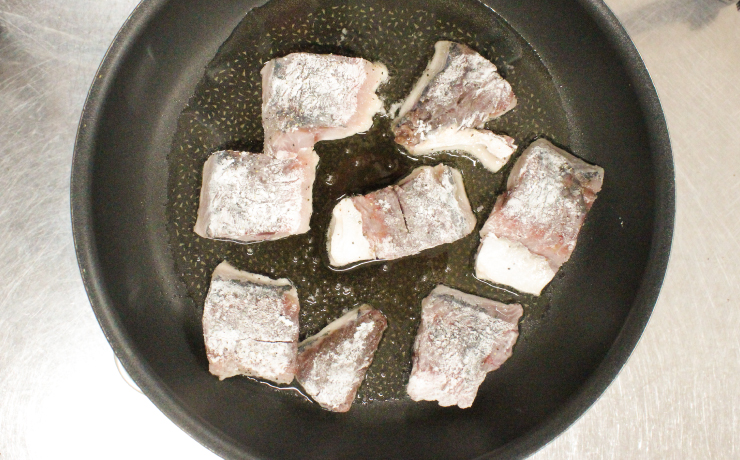 鯵を焼く