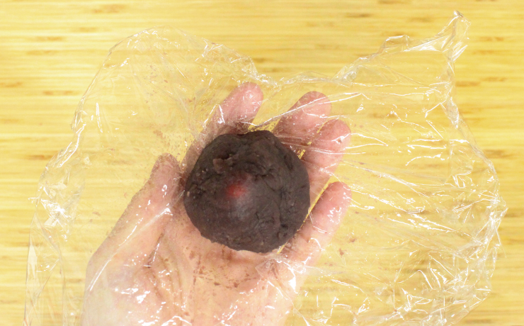 あんでいちごを包む