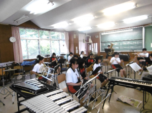 中学生の合奏風景