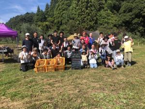2024年10月14日マエダオリーブファーム収穫祭参加者の集合写真