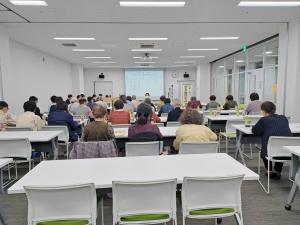 〈総会の様子〉