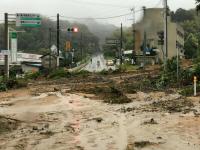 平成30年の7月豪雨で土砂が流れ込む獅子﨑交差点