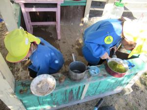 キウイでままごと